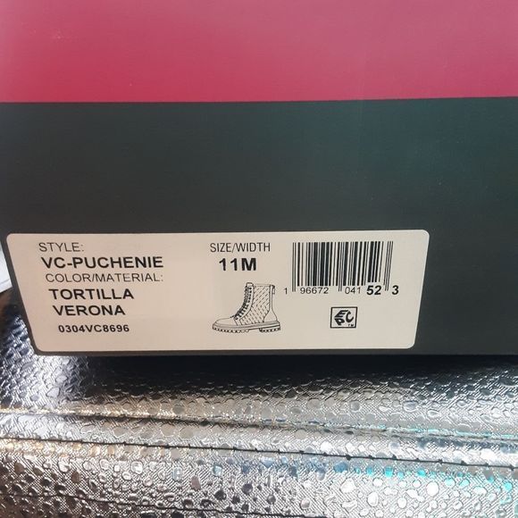 Vince Camuto Beige Combat Boots Sz 11 NIB - Picture 11 of 11